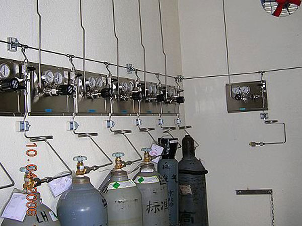 实验室工作人员应该遵循那些安全操作方法？